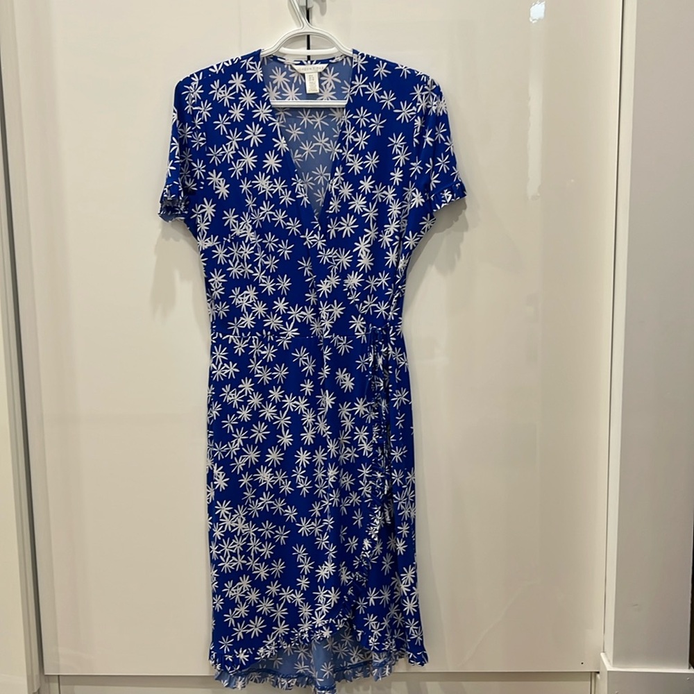 London Times Blue Floral Wrap Dress – Size 8